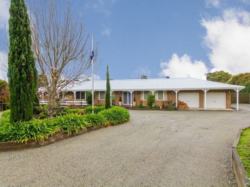 4 Arnup Crescent, Drouin VIC 3818