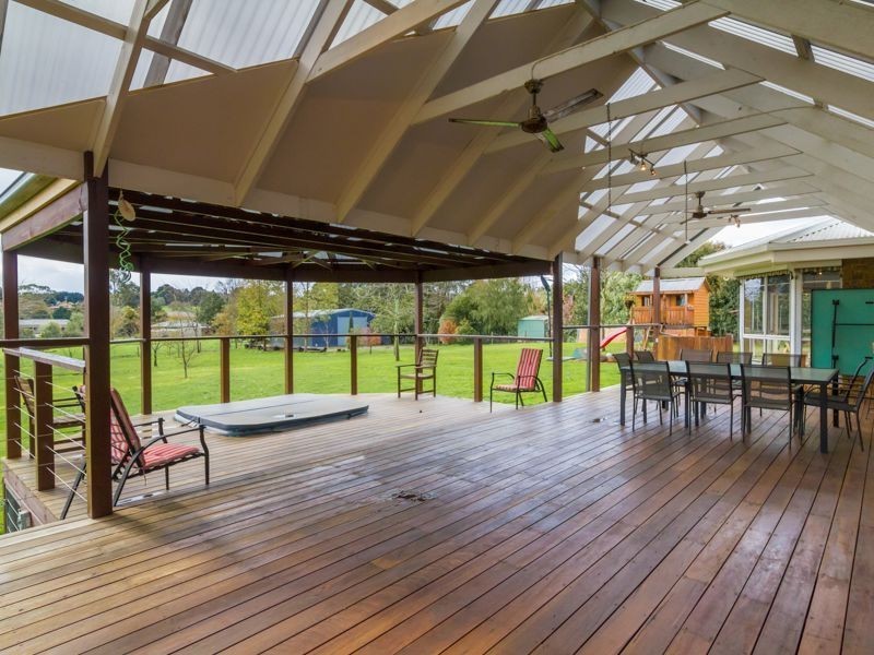 4 Arnup Crescent, Drouin VIC 3818