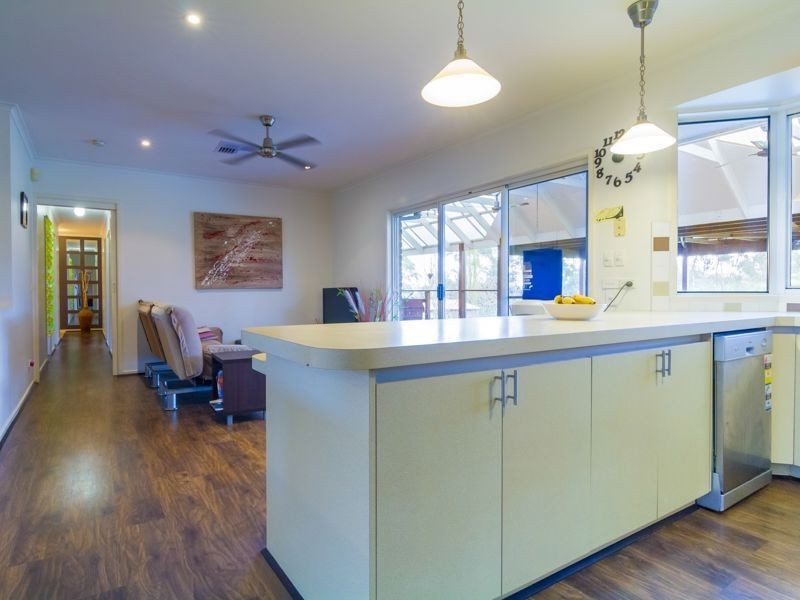 4 Arnup Crescent, Drouin VIC 3818