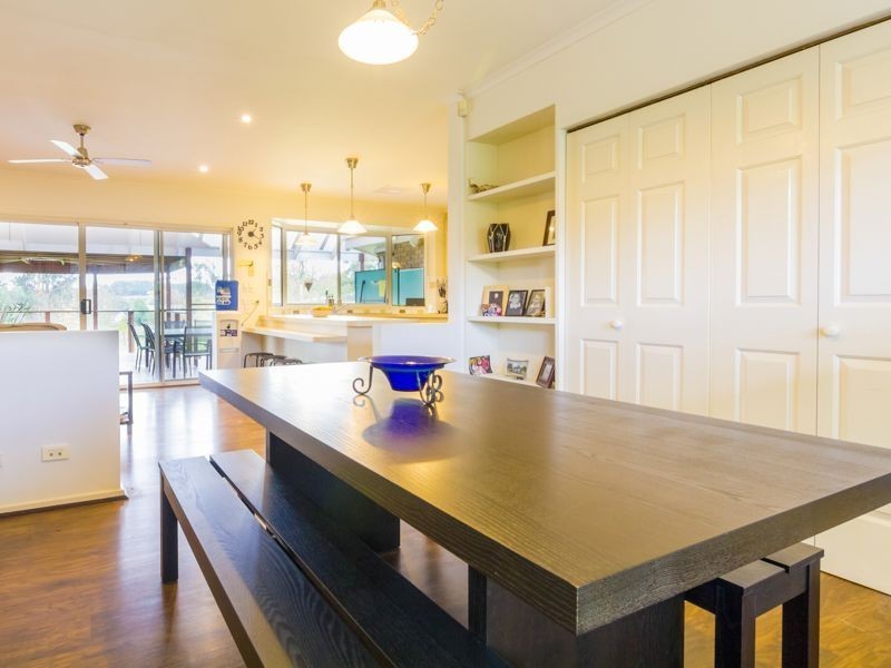 4 Arnup Crescent, Drouin VIC 3818