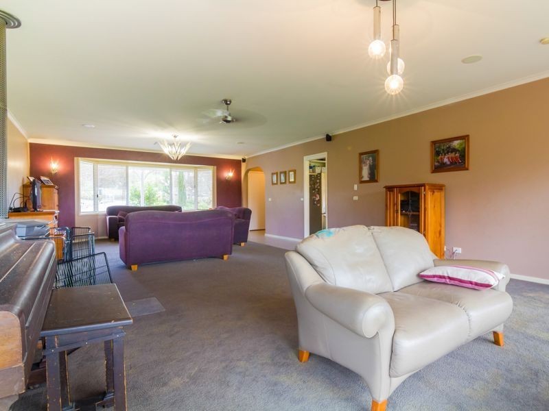 4 Arnup Crescent, Drouin VIC 3818