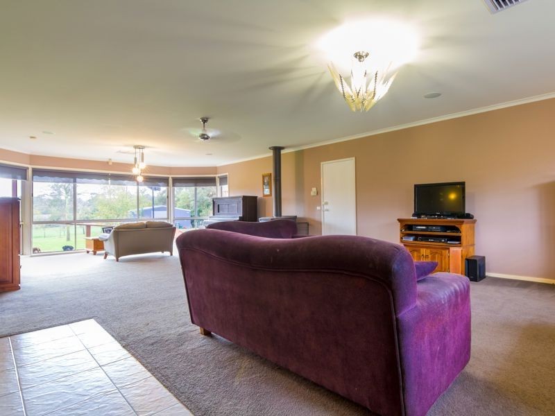 4 Arnup Crescent, Drouin VIC 3818