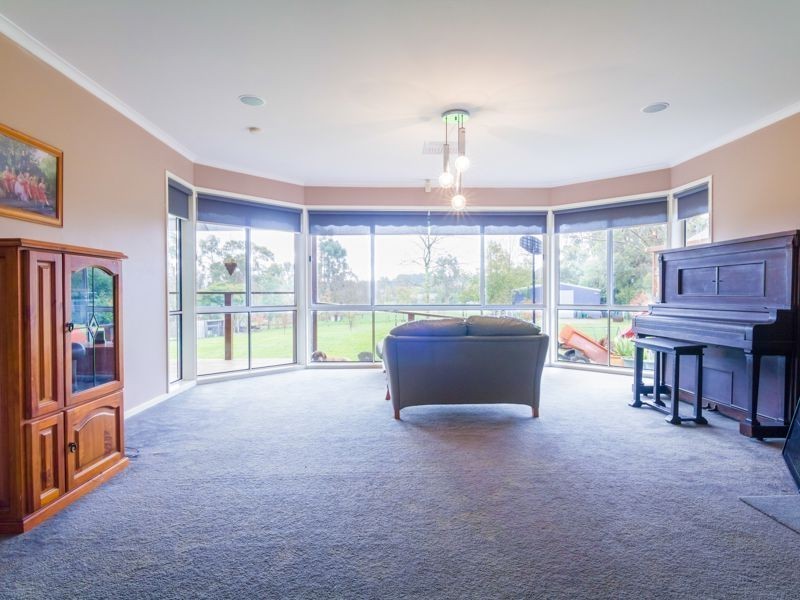 4 Arnup Crescent, Drouin VIC 3818