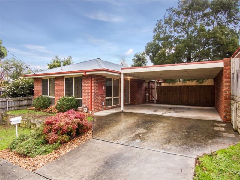 2/11 Ferris Street, Drouin VIC 3818