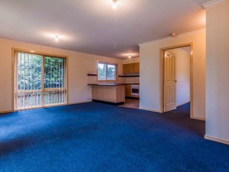 2/11 Ferris Street, Drouin VIC 3818