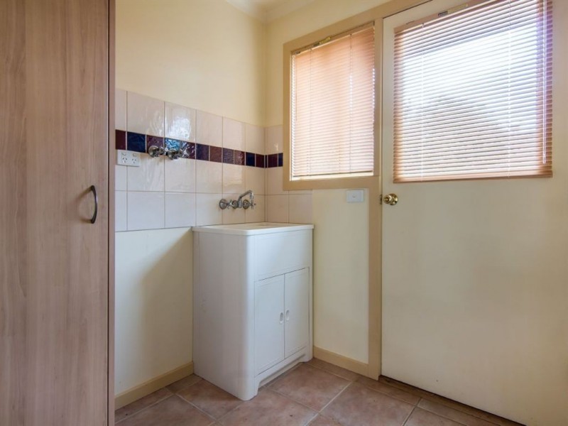 2/11 Ferris Street, Drouin VIC 3818