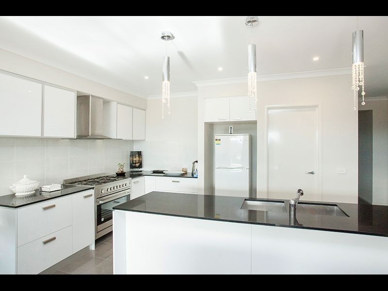 13 Warwick Way, Drouin VIC 3818