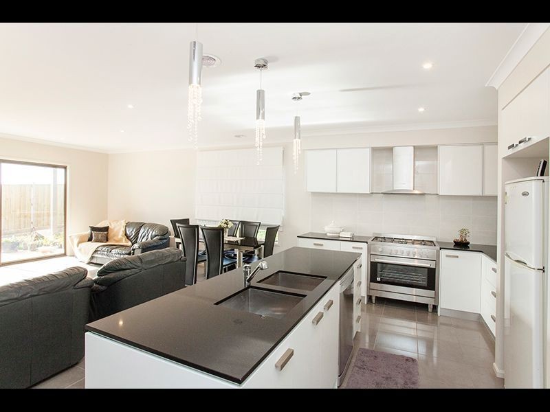 13 Warwick Way, Drouin VIC 3818