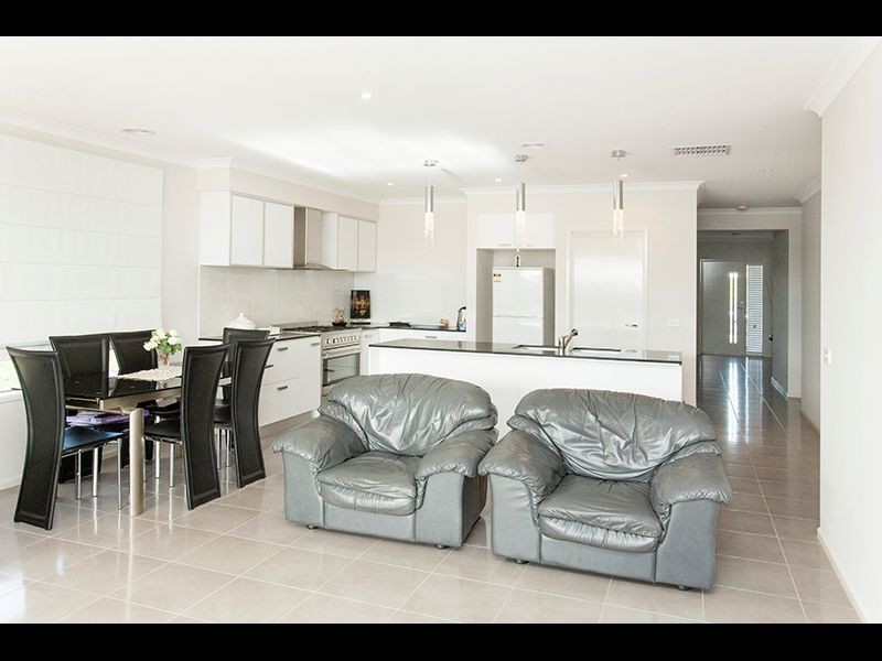 13 Warwick Way, Drouin VIC 3818