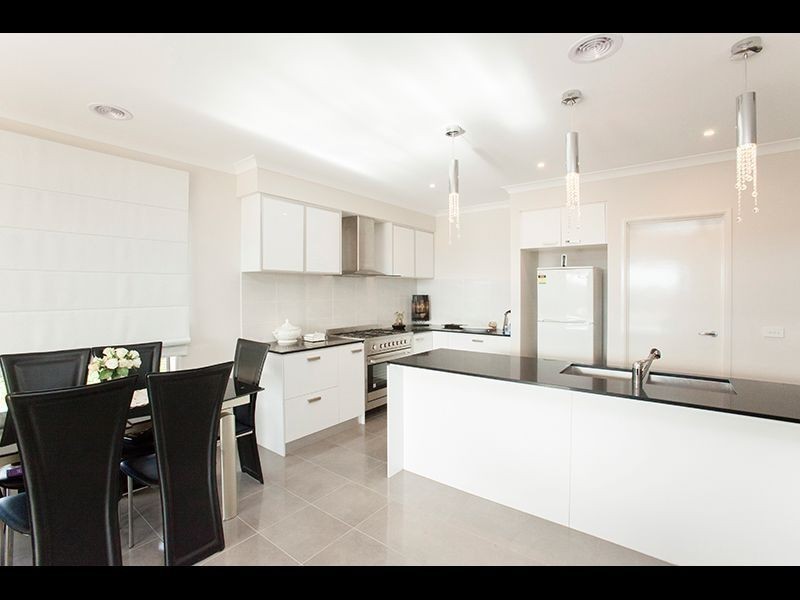 13 Warwick Way, Drouin VIC 3818