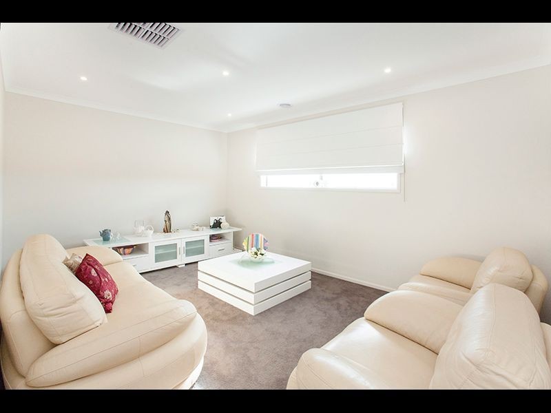 13 Warwick Way, Drouin VIC 3818