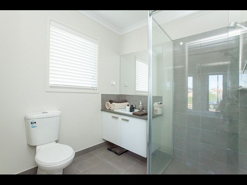 13 Warwick Way, Drouin VIC 3818