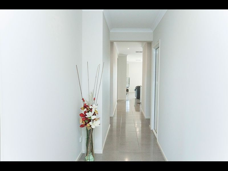 13 Warwick Way, Drouin VIC 3818