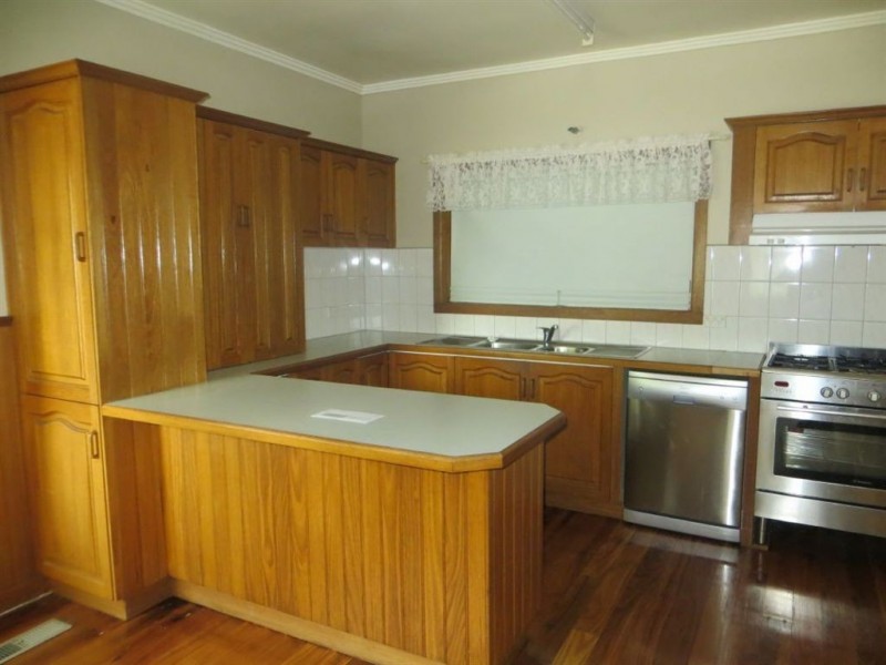 18 Albert Road, Drouin VIC 3818