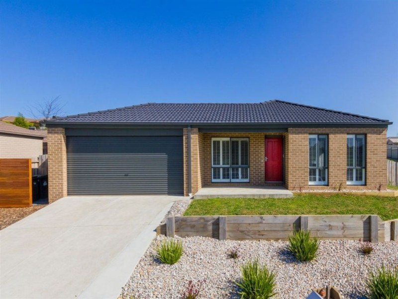 7 Harmon Drive, Drouin VIC 3818