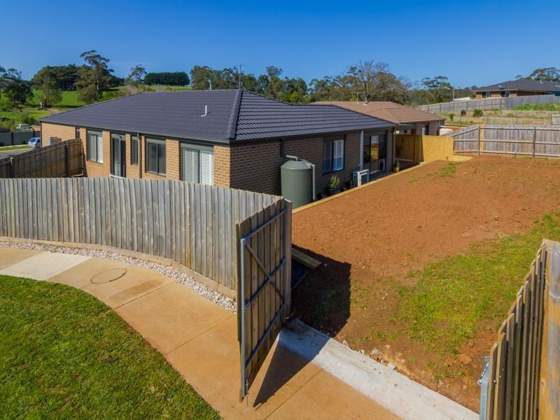 7 Harmon Drive, Drouin VIC 3818