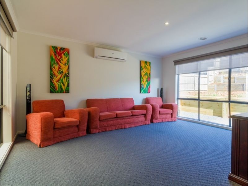 7 Harmon Drive, Drouin VIC 3818