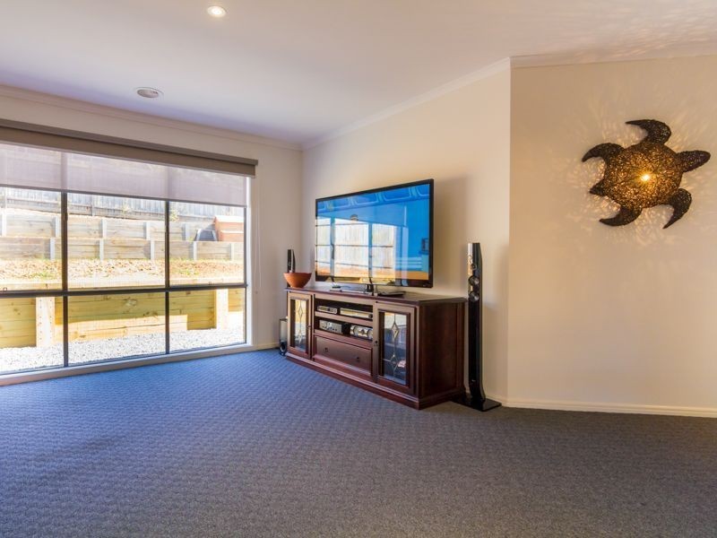 7 Harmon Drive, Drouin VIC 3818