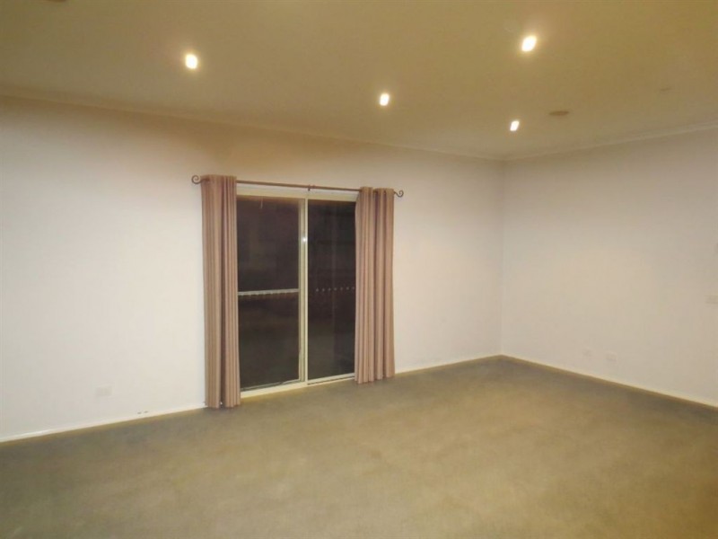 22 Palm Square, Drouin VIC 3818