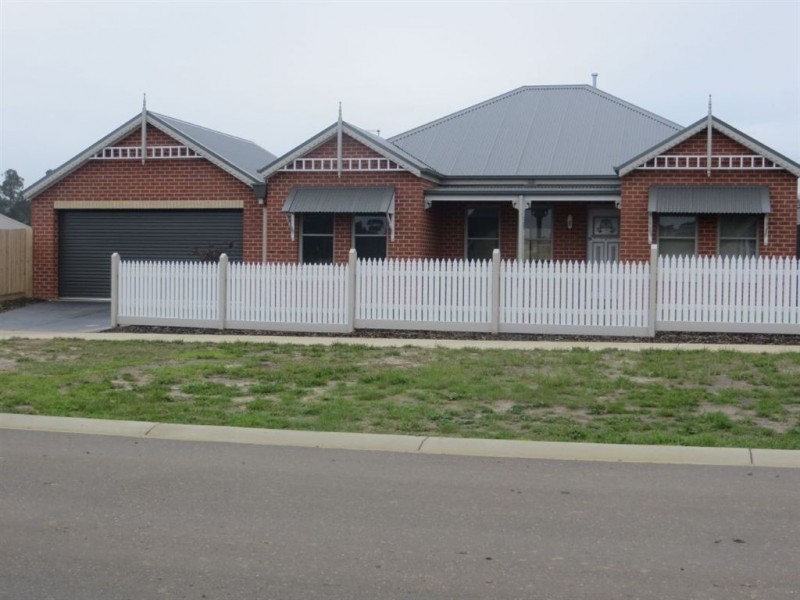 94 Cook Street, Drouin VIC 3818