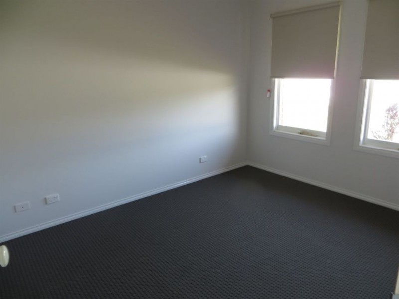 94 Cook Street, Drouin VIC 3818