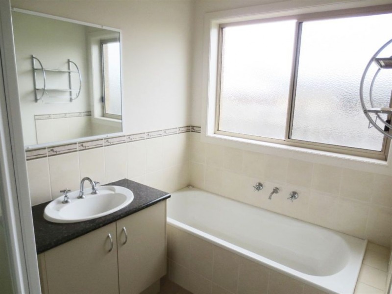 40 Springwater Drive, Drouin VIC 3818