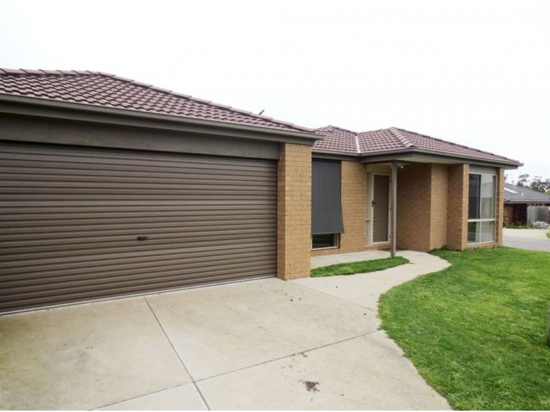 40 Springwater Drive, Drouin VIC 3818