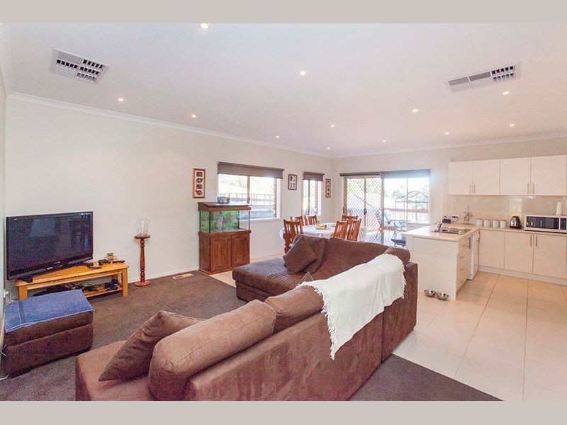 7 Vivian Court, Drouin VIC 3818