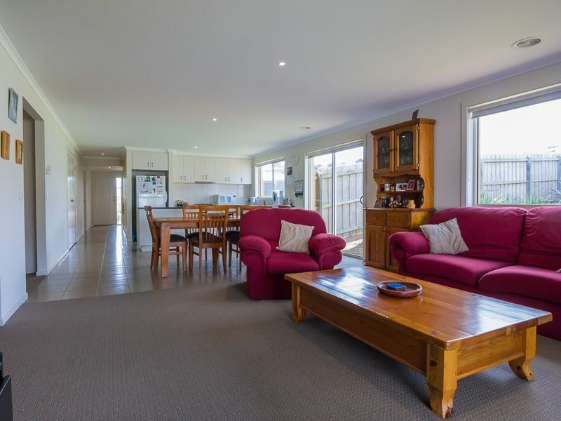 25 Summerhill Boulevard, Drouin VIC 3818