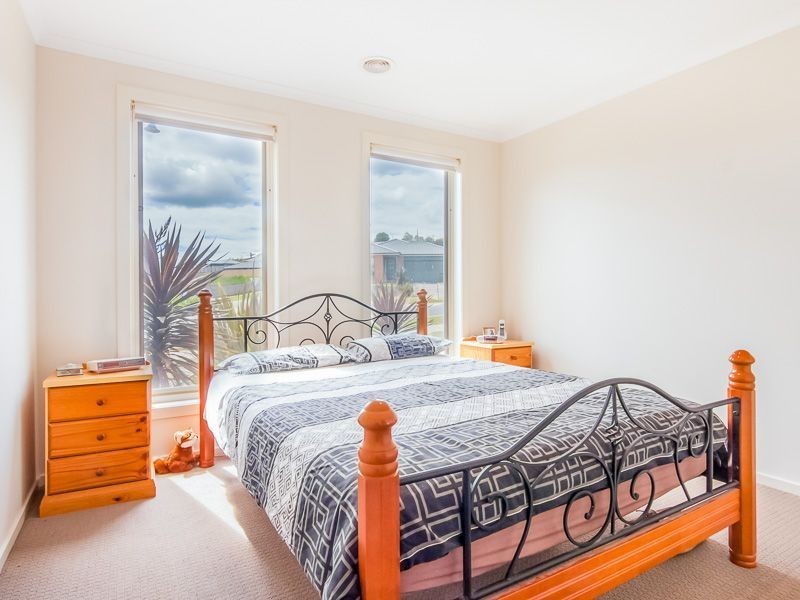 25 Summerhill Boulevard, Drouin VIC 3818