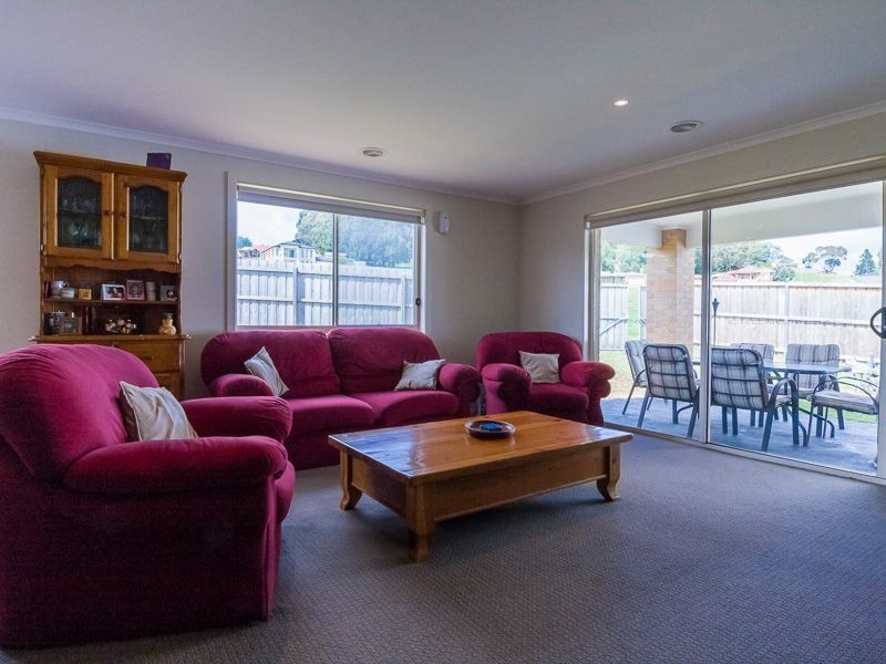 25 Summerhill Boulevard, Drouin VIC 3818