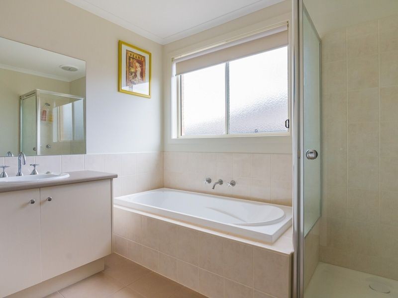 25 Summerhill Boulevard, Drouin VIC 3818