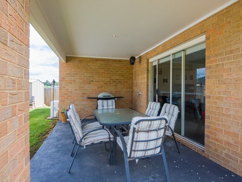 25 Summerhill Boulevard, Drouin VIC 3818