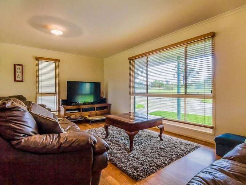 63 Fullarton Road, Drouin VIC 3818