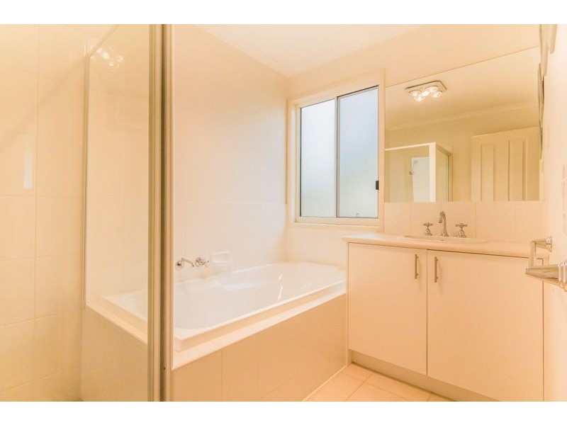 63 Fullarton Road, Drouin VIC 3818