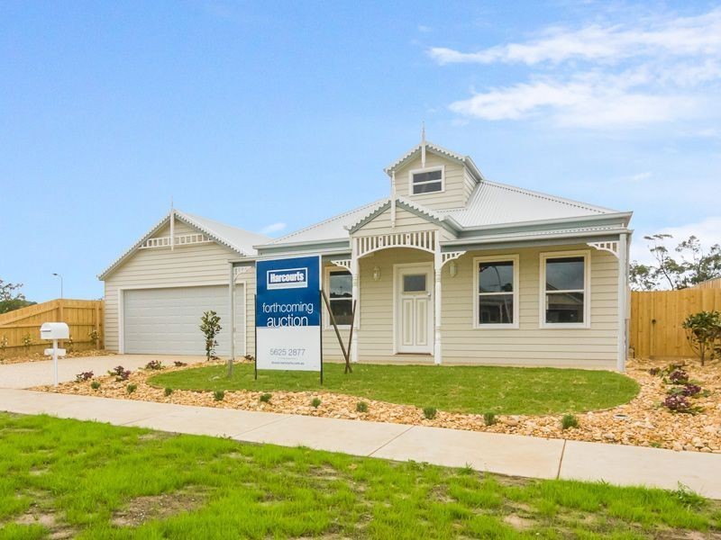93 Cook Street, Drouin VIC 3818