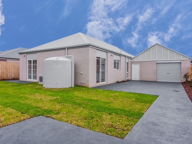 93 Cook Street, Drouin VIC 3818