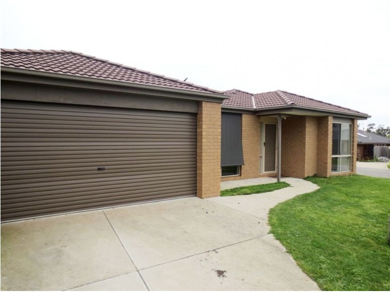 40 Springwater Drive, Drouin VIC 3818
