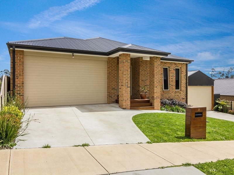 20 Valleyview Grove, Drouin VIC 3818