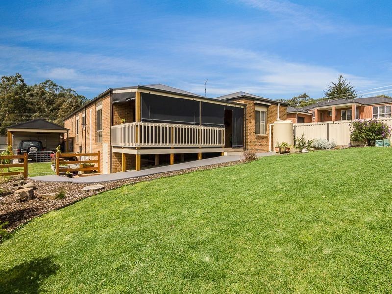 20 Valleyview Grove, Drouin VIC 3818