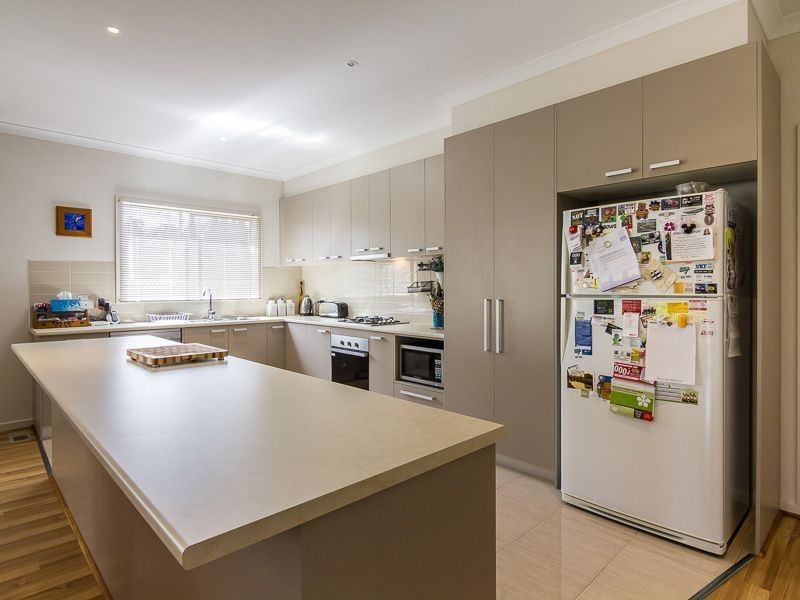 20 Valleyview Grove, Drouin VIC 3818