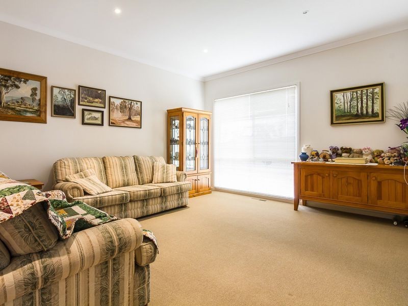 20 Valleyview Grove, Drouin VIC 3818