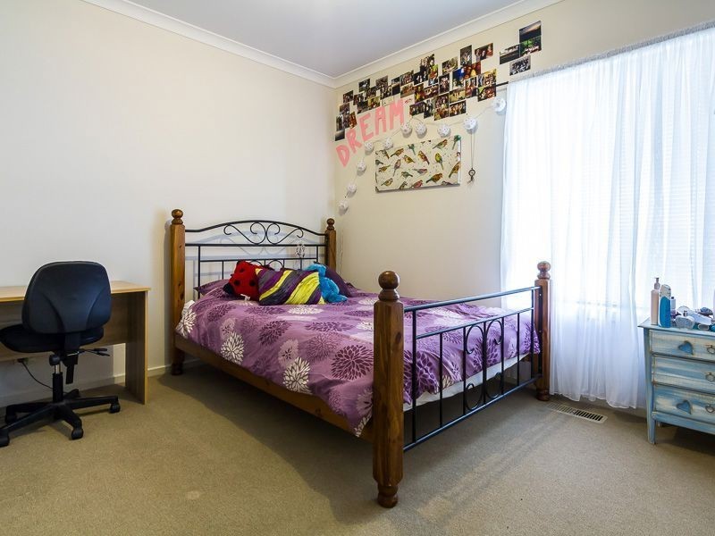 20 Valleyview Grove, Drouin VIC 3818