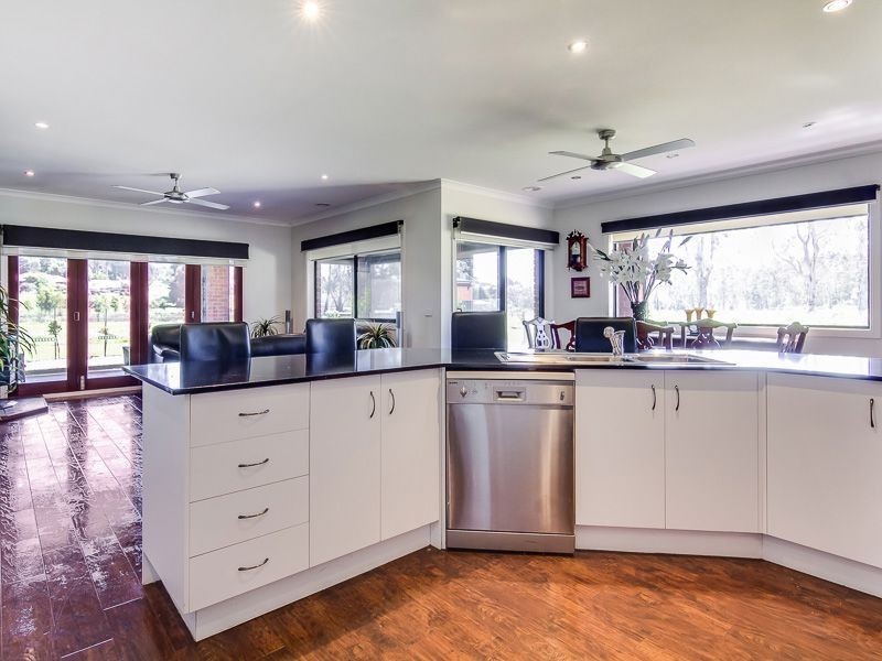 9 Carlile Court, Drouin VIC 3818