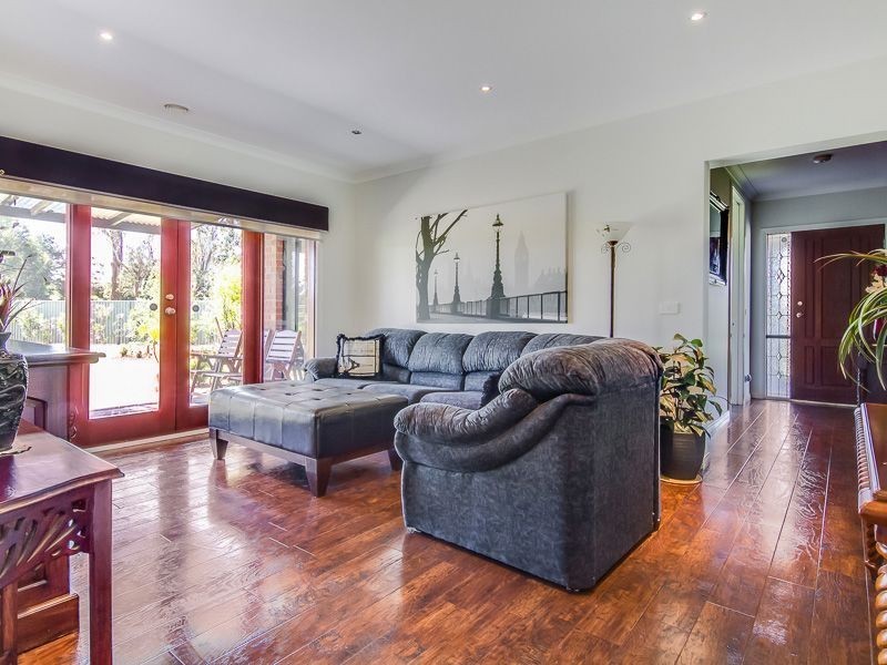 9 Carlile Court, Drouin VIC 3818