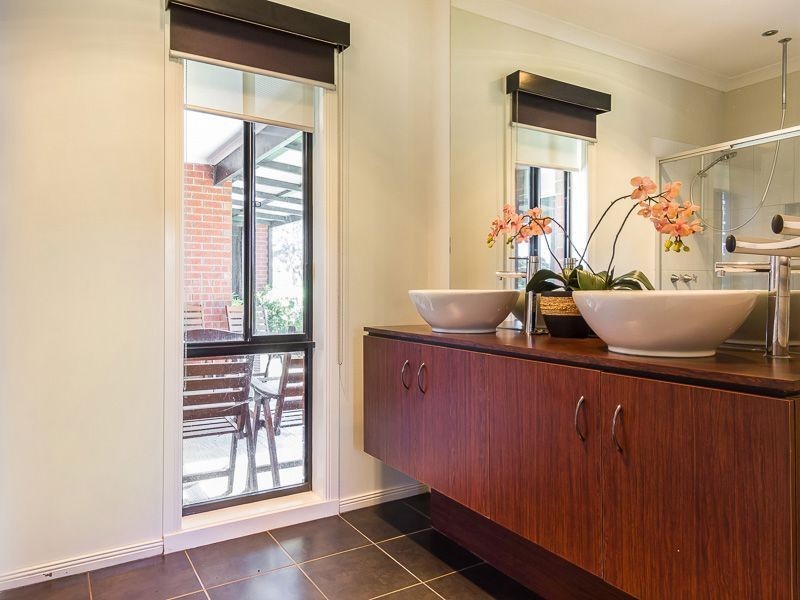 9 Carlile Court, Drouin VIC 3818