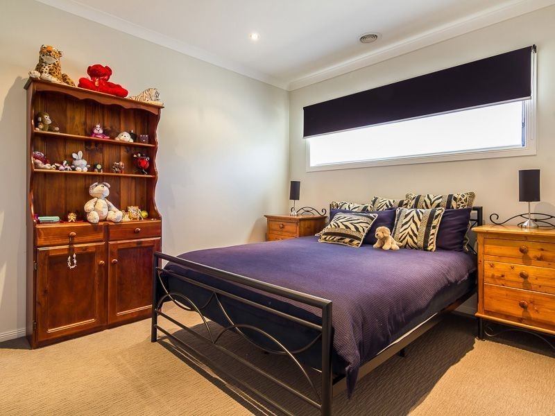 9 Carlile Court, Drouin VIC 3818