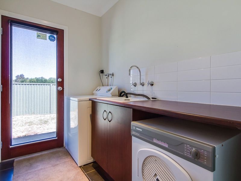 9 Carlile Court, Drouin VIC 3818