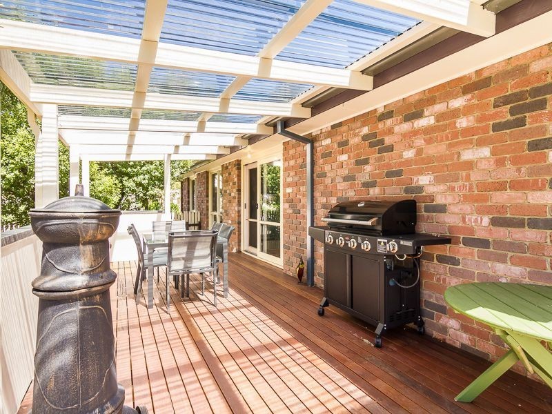 8 Andrew Court, Drouin VIC 3818