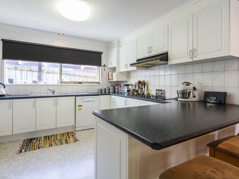 8 Andrew Court, Drouin VIC 3818